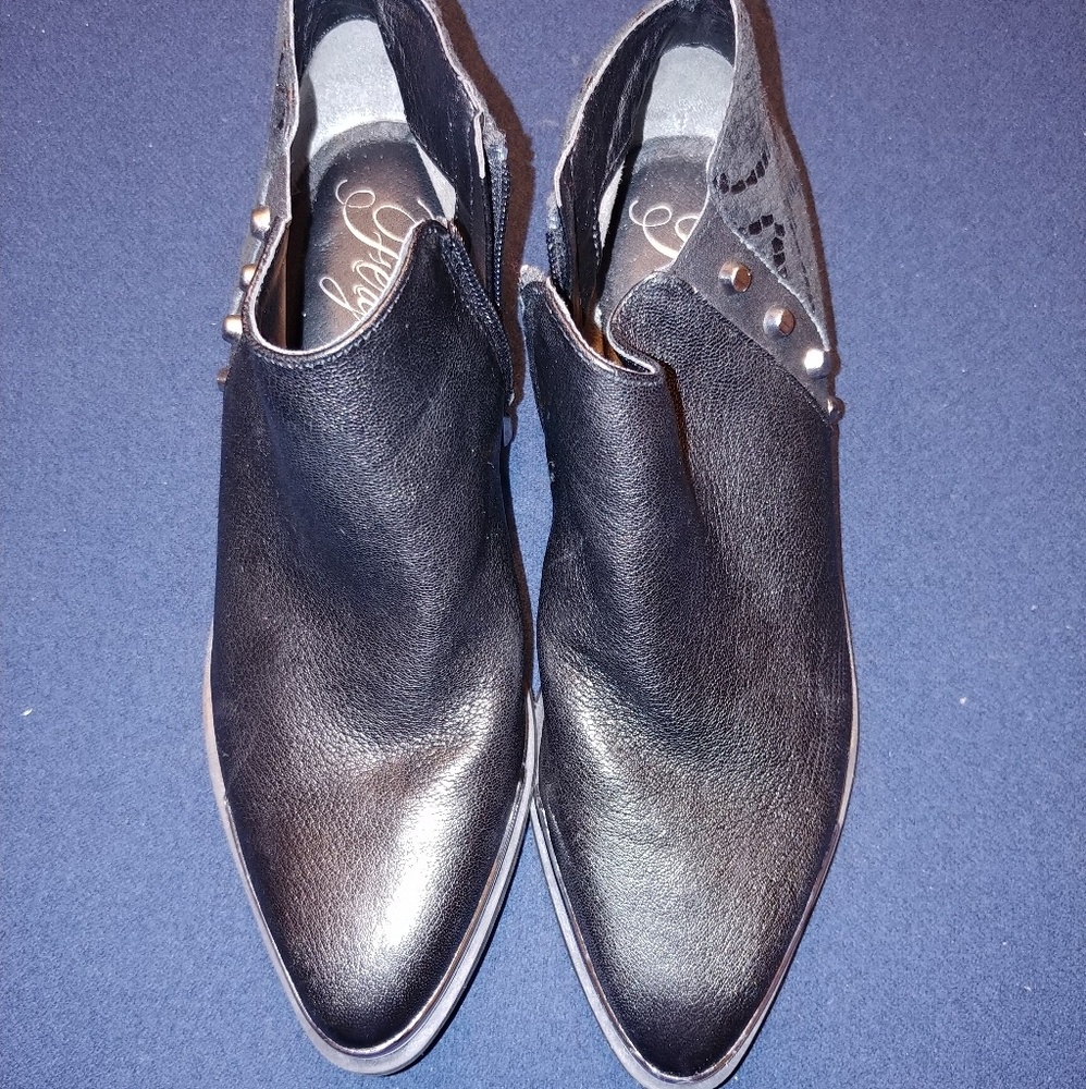 Black Fergie booties